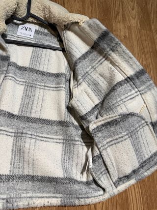 Chaqueta Zara cuadros gris y blanco