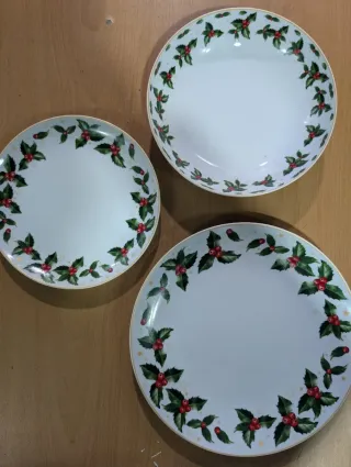 Vajilla de Navidad con Hojas de Acebo