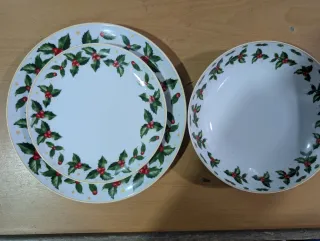 Vajilla de Navidad con Hojas de Acebo