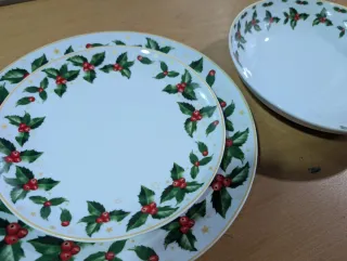 Vajilla de Navidad con Hojas de Acebo