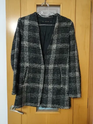 Chaquetón Zara Cuadros Blanco y Negro
