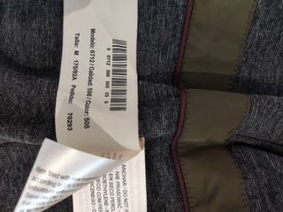 Cazadora acolchada verde con cuello de pelo