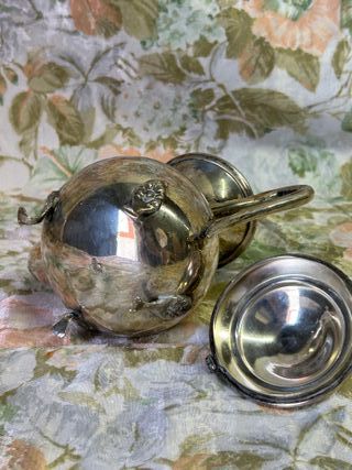 Antigua tetera de metal