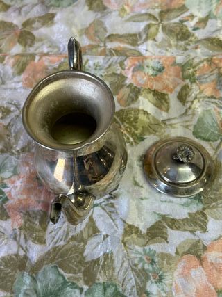 Antigua tetera de metal