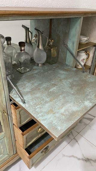 Aparador vitrina madera y cristal