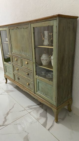 Aparador vitrina madera y cristal