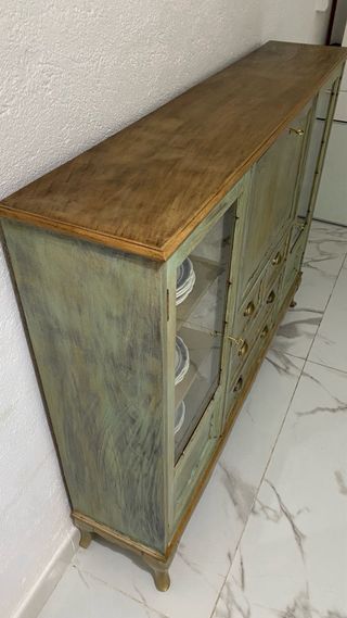 Aparador vitrina madera y cristal