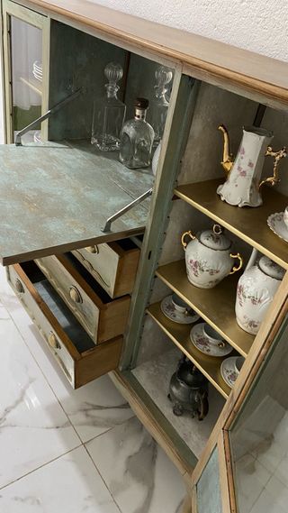 Aparador vitrina madera y cristal