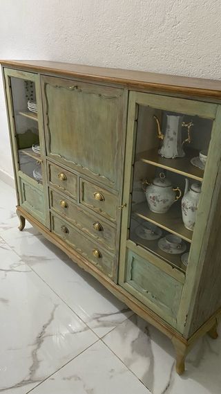 Aparador vitrina madera y cristal