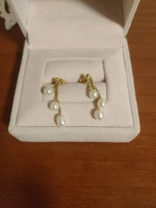 Pendientes colgantes oro 18 k y perlas. Modernos
