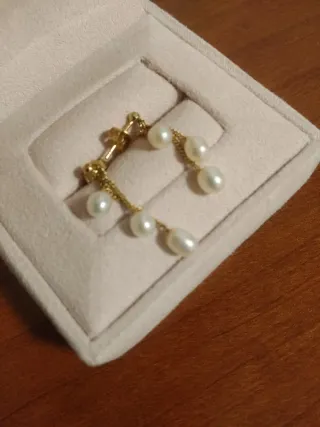 Pendientes colgantes oro 18 k y perlas. Modernos