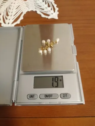 Pendientes colgantes oro 18 k y perlas. Modernos