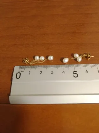 Pendientes colgantes oro 18 k y perlas. Modernos