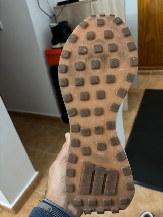 Zapatillas Mustang modelo Zinc Beige y Blanco