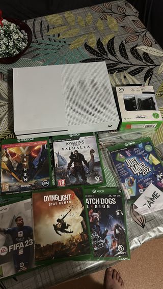 Xbox One S Bianca + 6 Giochi (senza controller)