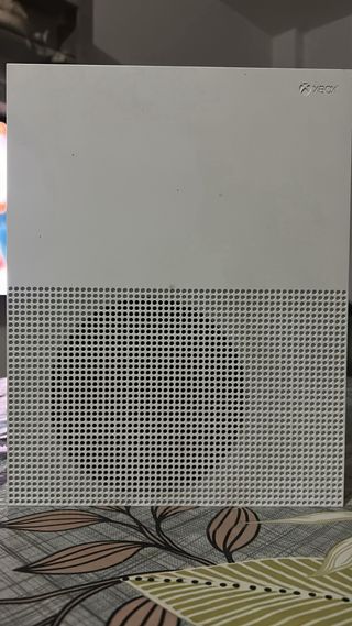 Xbox One S Bianca + 6 Giochi (senza controller)