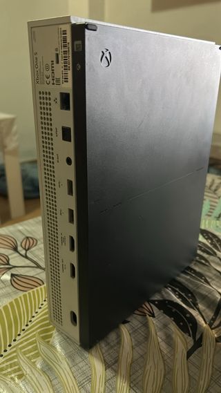 Xbox One S Bianca + 6 Giochi (senza controller)