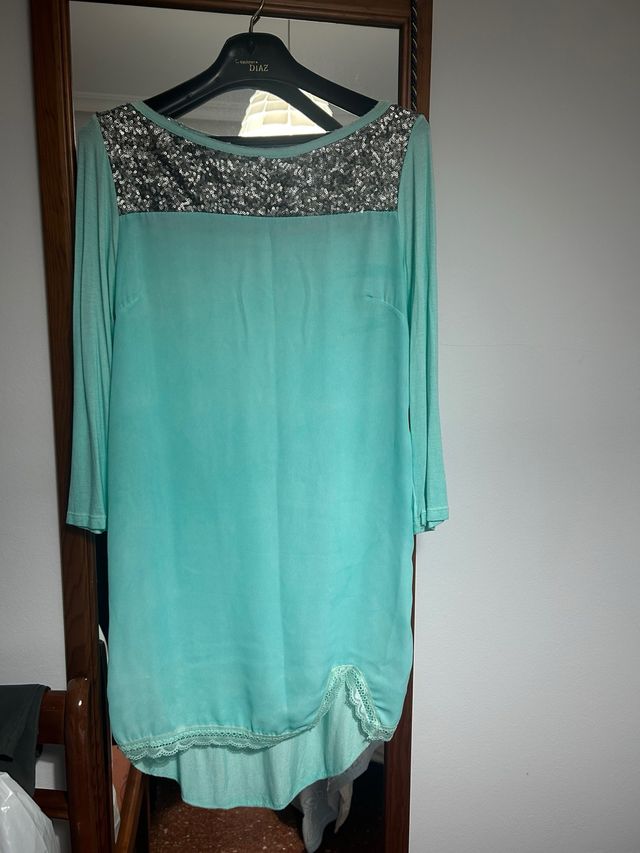 Vestido turquesa con pedrería