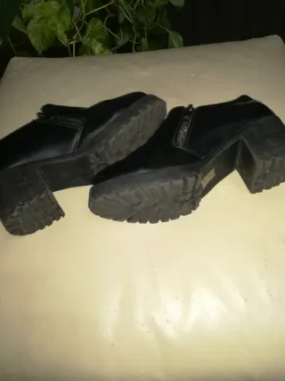 Mocassini neri con zip