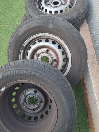 Neumático Bridgestone y llantas nuevas
