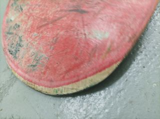 Tabla skate roja usada