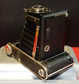 1687-Cámara KODAK JUNIOR 620