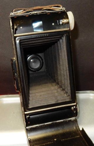 1687-Cámara KODAK JUNIOR 620