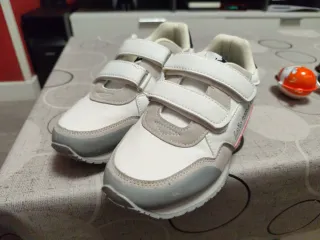 Zapatillas Lois Velcro Blancas y Grises