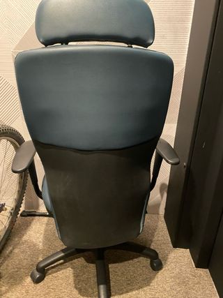 Silla de oficina ergonómica azul