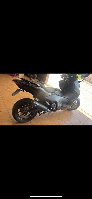 Yamaha Tmax 560
