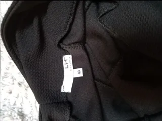 Vestido negro escote pico