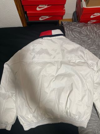 Abrigo Tommy Hilfiger Blanco y Rojo