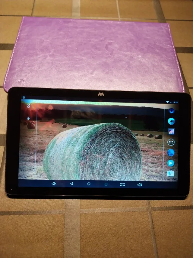 Tablet Woxter QX 103 con funda y caja