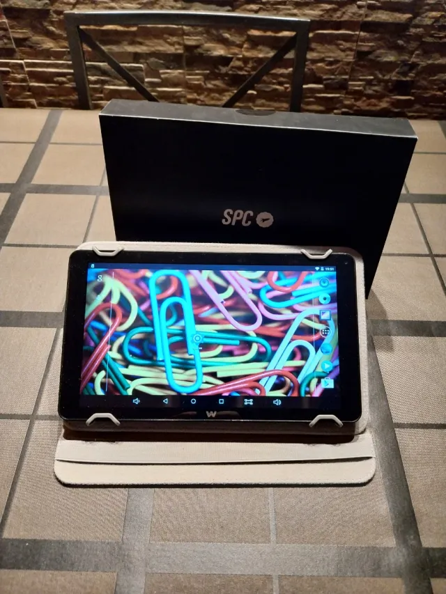 Tablet Woxter QX 103 con funda y caja