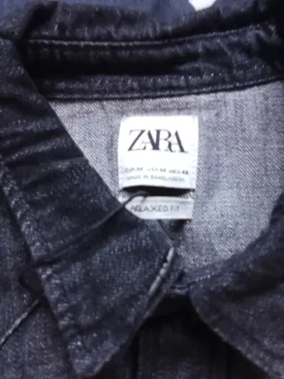 Chaqueta vaquera Zara negra con salpicaduras