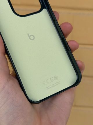 Custodia MagSafe Beats iPhone 16 Pro