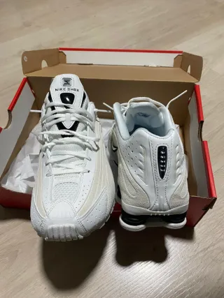 Nike Shox Blancas y Beige