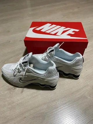 Nike Shox Blancas y Beige