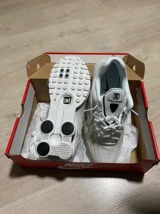 Nike Shox Blancas y Beige