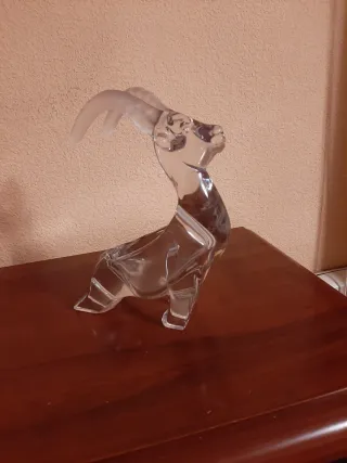 Figura carnero cristal.