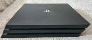 PS4 Pro + 3 mandos