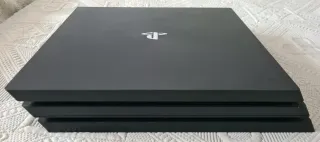 PS4 Pro + 3 mandos