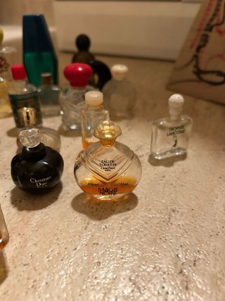 Collezione miniature di profumi antichi
