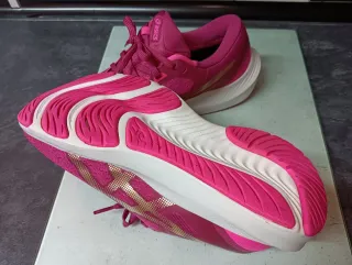 Zapatillas ASICS mujer rosa y dorado