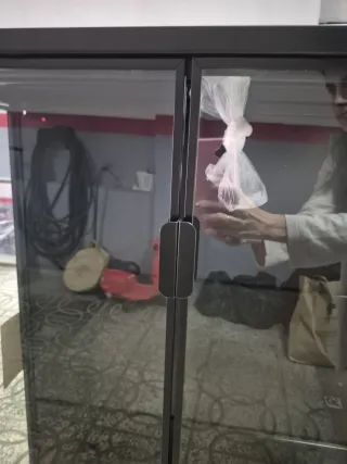 Vitrina Negra Acero y Cristal,