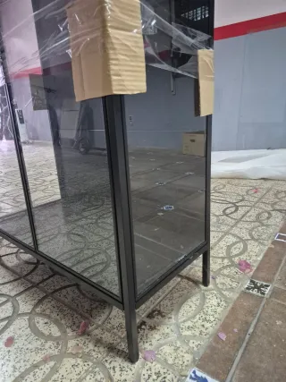 Vitrina Negra Acero y Cristal,