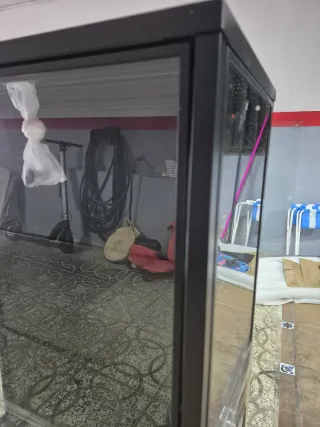 Vitrina Negra Acero y Cristal,