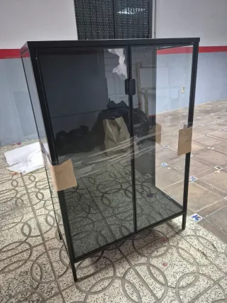 Vitrina Negra Acero y Cristal,