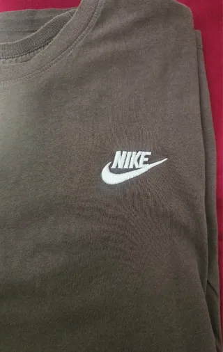 Camiseta Nike Manga Corta Marrón