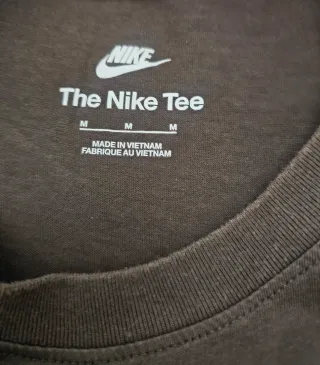 Camiseta Nike Manga Corta Marrón